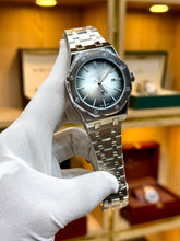 AP Silver Chain (black and white dial)